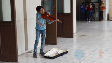 Ni las adversidades lo detienen, Jetro quiere seguir aprendiendo música