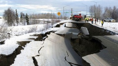 Terremoto de 7.0 de magnitud se registra en Alaska y emiten alerta de tsunami