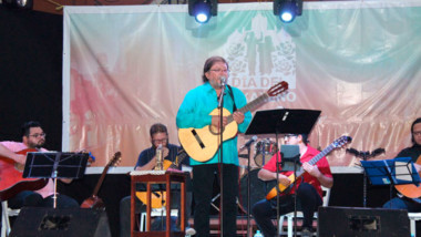 Reconocen al cantautor Jorge Buenfil en el Día del Tekaxeño