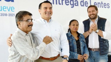 Apoyan con lentes a vecinos de 30 colonias de Mérida