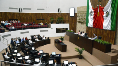 Morena aprueba impuestos y alza a derechos estatales en el Paquete Fiscal