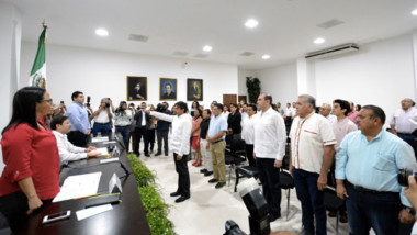 Carlos Pavón rinde compromiso constitucional como Comisionado del INAIP