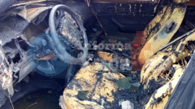 Se incendia Jetta en pleno periférico