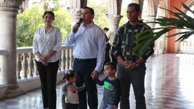 El alcalde Renán Barrera ofrece un mensaje navideño a los meridanos