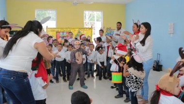 Llevan alegría al Centro Regional de Atención a niños con Autismo y problemas de lenguaje en Tekax