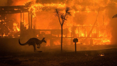 Altas temperaturas avivan los incendios en Australia