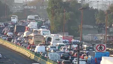 Transportistas ‘paralizan’ la autopista México-Pachuca y el Zócalo