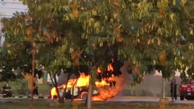 Fuego arrasa con camioneta en Altabrisa