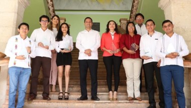 Gobernador se compromete a apoyar en sus proyectos a ganadores del Premio Estatal de la Juventud