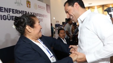 Reconocen labor de enfermeras y enfermeros yucatecos