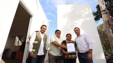 Con pisos, cuartos, baños y techos mejoran su calidad de vida