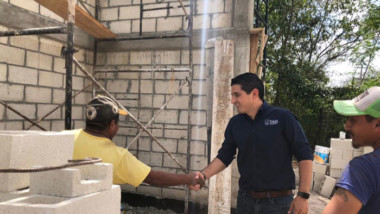 Supervisa alcalde de Tekax obras de vivienda en  Pocoboch