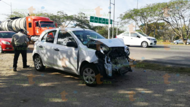 Chocan tres autos frente al Cottolengo
