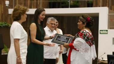 Partera yucateca recibe el Reconocimiento “Pánfilo Novelo Martín”