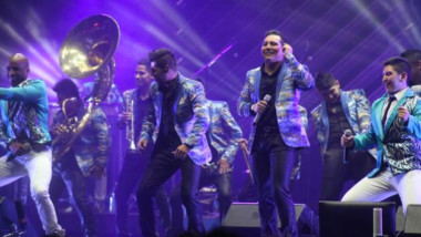 La Trakalosa de Monterrey en la Coronación de los Reyes del Carnaval