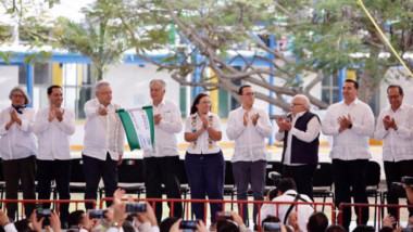 Renán Barrera asiste al banderazo de nueva Central Ciclo Combinado Mérida