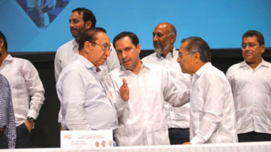 Llama Vila a cerrar filas para cuidar la paz laboral y social