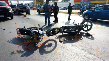Choque de motociclistas en Umán