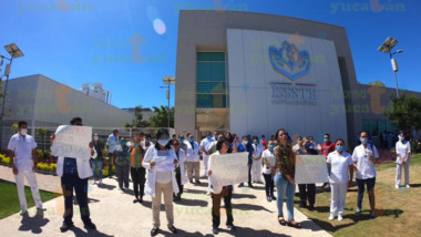 Protesta personal del ISSSTE por falta de insumos y protocolos para atender contingencia del coronavirus