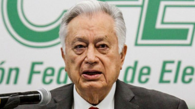 Empresas de energías renovables deberían pagar más: Bartlett