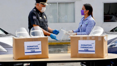 Farmacias YZA dona 400 caretas a la Policía Municipal