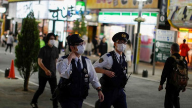 Japón levanta estado de emergencia, pero pide cautela
