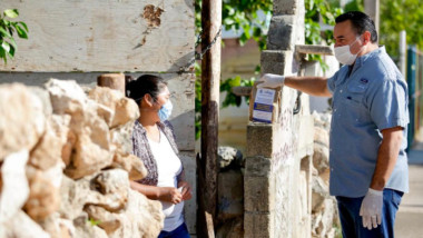 Apoyos alimentarios y kits sanitizantes para familias del Sur