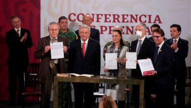 Gobierno federal y Teletón firman convenio para reconvertir sus hospitales por contingencia de COVID-19