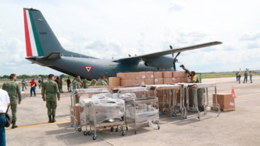 Llegan a Mérida 6.6 toneladas de insumos médicos, mobiliario y equipo de protección personal