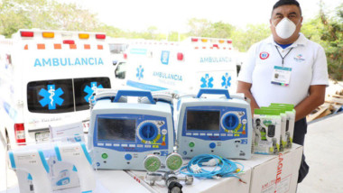 Entregan equipo médico para atender a pacientes covid
