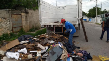 Ciudadanos dejaron más de 200 toneladas de cacharros y basura en las calles