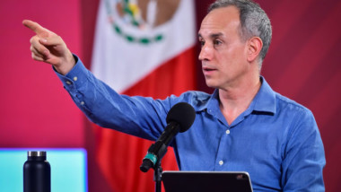 “Grupos adinerados” importaron el COVID-19 a México; dice López-Gatell en video