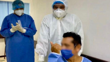 Yucateco celebra que venció al coronavirus tras 11 días hospitalizado
