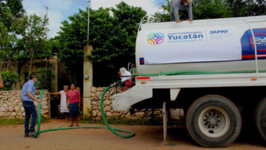 Llegan pipas de agua potable a Xul y Dzidzantún