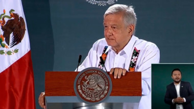 Economía mexicana tocará fondo en segundo trimestre, reconoce AMLO