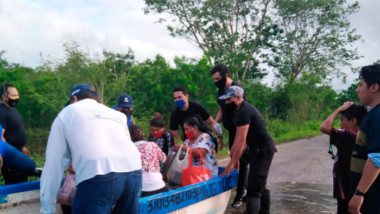 Puente aéreo para ayudar a poblaciones incomunicadas en el sur