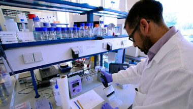 Primeras vacunas contra covid-19 podrían llegar a fin de año: OMS
