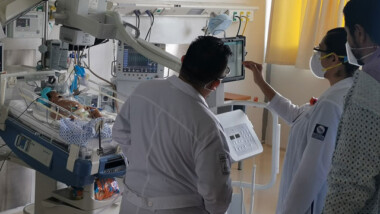 Donan equipo médico para Cardiopediatría en el HRAEPY