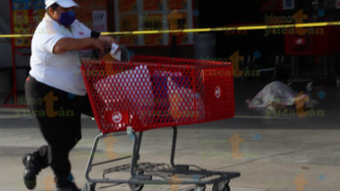 Muere a las puertas de supermercado en Ciudad Caucel