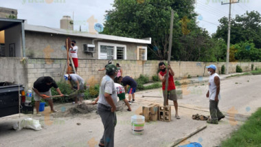 Vecinos construyen tope y colocan señal de alto en calle donde murió repartidor