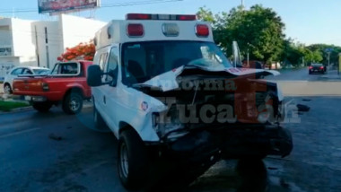 Semaforazo en la Itzáes deja cuantiosos daños materiales