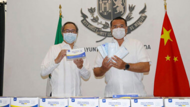 Donan miles de cubrebocas al Ayuntamiento de Mérida