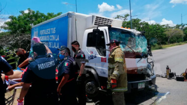 Dos lesionados al accidentarse camión de Lala