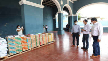 Vila realiza gira de trabajo por los municipios de Sudzal y Huhí