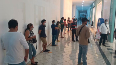 Por aglomeraciones, clausuran tienda  C&A en Mérida