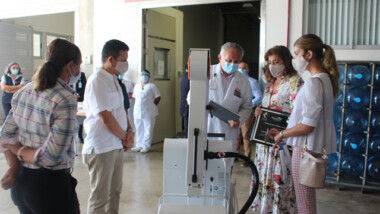 Donan al HRAEPY, equipo de Rayos X móvil para pacientes con Covid-19