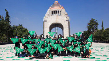 Cientos de mujeres exigen aborto legal y seguro en todo México