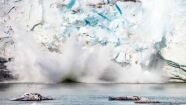 Calor fractura el principal glaciar en Groenlandia