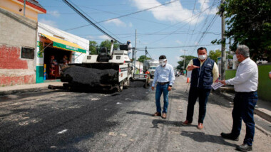 Avanza la repavimentación de calles en la colonia San José Tecoh