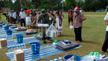 Ejército Mexicano continúa entregando insumos del FONDEN a familias Yucatecas